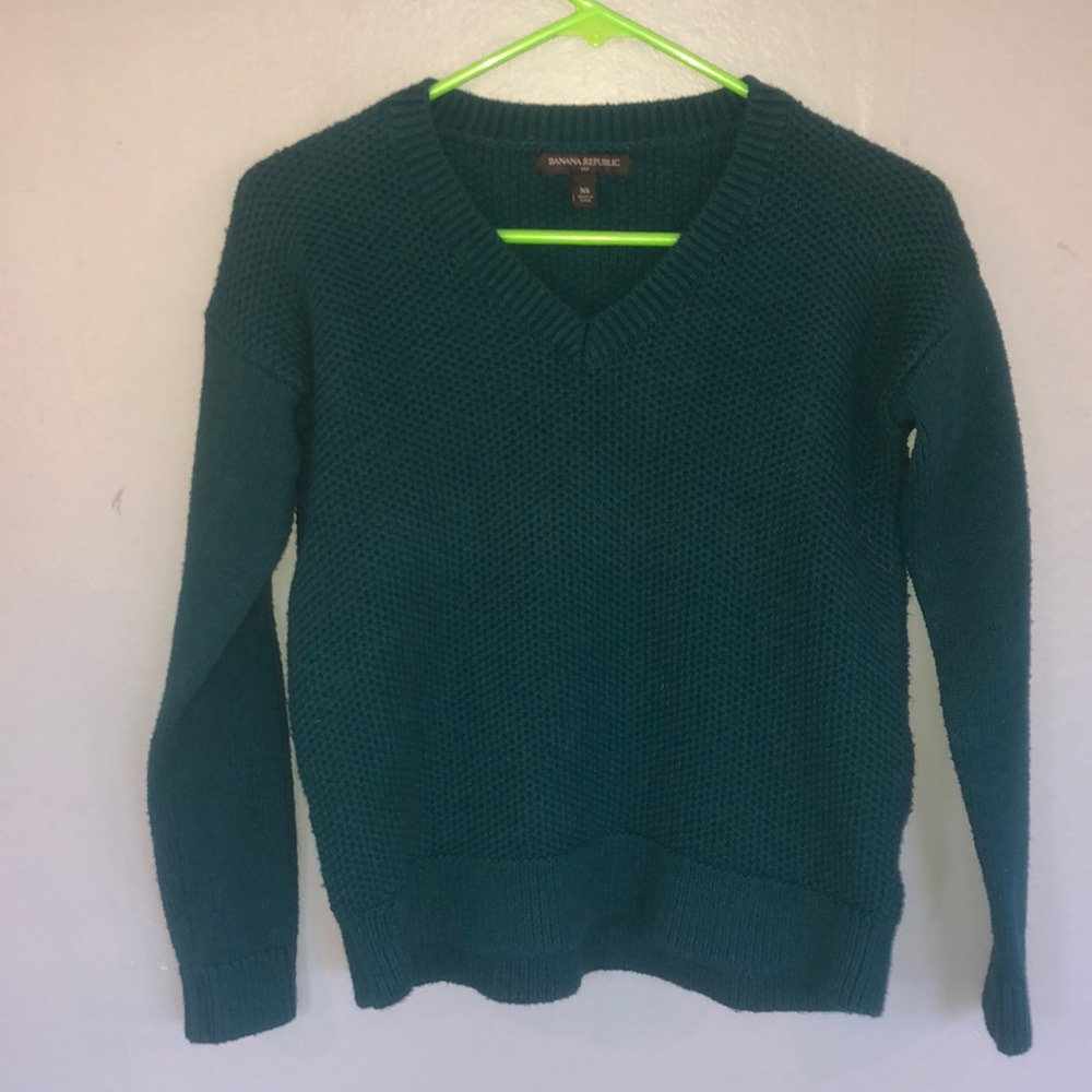 NWOT Banana Republic V neck sweater XS
